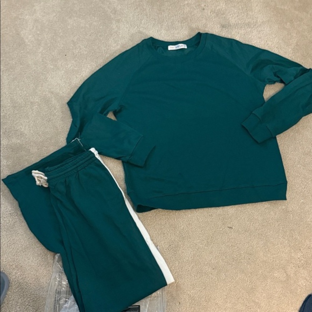 T&C Apparel women’s green track set size large NWT